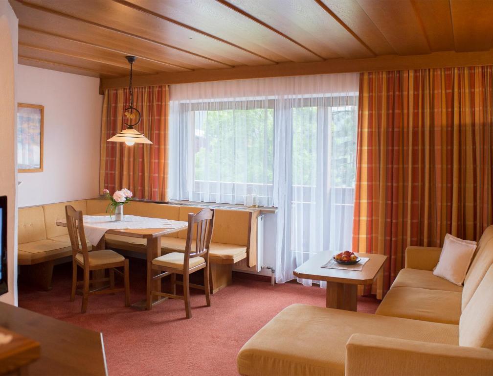 Pension Pichler Leutasch Exterior photo
