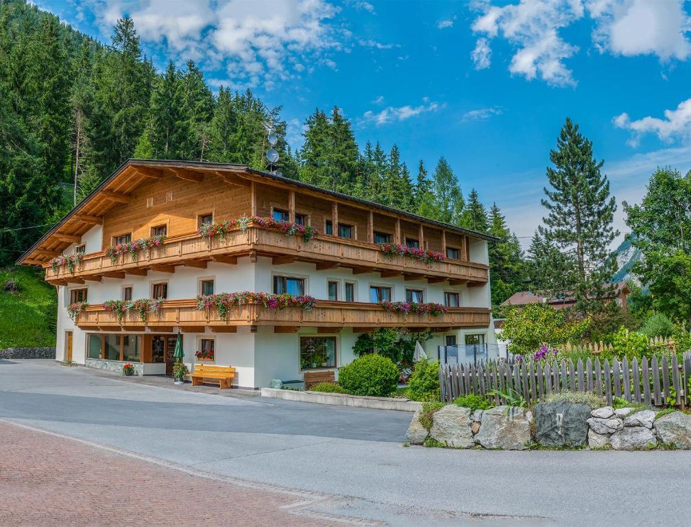 Pension Pichler Leutasch Exterior photo
